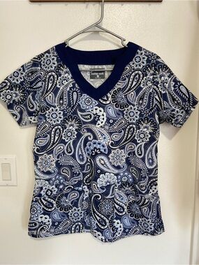Butter-Soft Navy Paisley V-Neck Short Sleeve Top